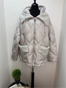 {{productViewItem.photos[photoViewList.activeNavIndex].Alt || productViewItem.photos[photoViewList.activeNavIndex].Description || 'Пуховик'}}