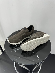 {{productViewItem.photos[photoViewList.activeNavIndex].Alt || productViewItem.photos[photoViewList.activeNavIndex].Description || 'Кроссовки KITON'}}