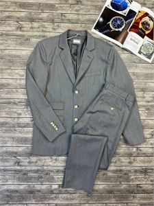 {{productViewItem.photos[photoViewList.activeNavIndex].Alt || productViewItem.photos[photoViewList.activeNavIndex].Description || 'Классический костюм BC'}}