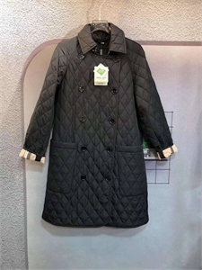 {{productViewItem.photos[photoViewList.activeNavIndex].Alt || productViewItem.photos[photoViewList.activeNavIndex].Description || 'Плащ BURBERRY'}}