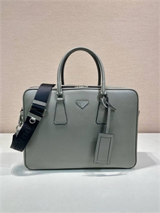 {{productViewItem.photos[photoViewList.activeNavIndex].Alt || productViewItem.photos[photoViewList.activeNavIndex].Description || 'Портфель PRADA'}}