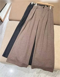 {{productViewItem.photos[photoViewList.activeNavIndex].Alt || productViewItem.photos[photoViewList.activeNavIndex].Description || 'Брюки BRUNELLO CUCINELLI'}}