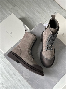 {{productViewItem.photos[photoViewList.activeNavIndex].Alt || productViewItem.photos[photoViewList.activeNavIndex].Description || 'Ботинки BRUNELLO CUCINELLI'}}