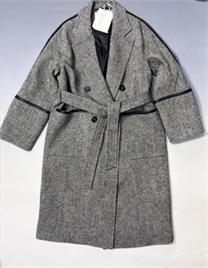 {{productViewItem.photos[photoViewList.activeNavIndex].Alt || productViewItem.photos[photoViewList.activeNavIndex].Description || 'Пальто MAX MARA'}}