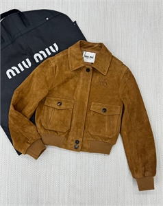 {{productViewItem.photos[photoViewList.activeNavIndex].Alt || productViewItem.photos[photoViewList.activeNavIndex].Description || 'Куртка MIU MIU Натуральная замша'}}