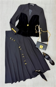{{productViewItem.photos[photoViewList.activeNavIndex].Alt || productViewItem.photos[photoViewList.activeNavIndex].Description || 'Юбка Schiaparelli'}}