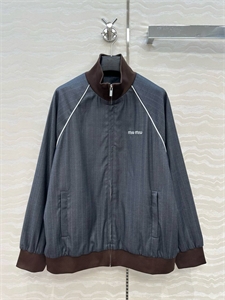 {{productViewItem.photos[photoViewList.activeNavIndex].Alt || productViewItem.photos[photoViewList.activeNavIndex].Description || 'Ветровка MIU MIU'}}