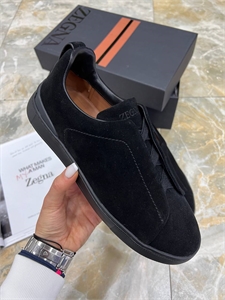 {{productViewItem.photos[photoViewList.activeNavIndex].Alt || productViewItem.photos[photoViewList.activeNavIndex].Description || 'Кеды ZEGNA'}}
