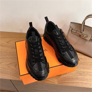 {{productViewItem.photos[photoViewList.activeNavIndex].Alt || productViewItem.photos[photoViewList.activeNavIndex].Description || 'Кроссовки HERMES'}}