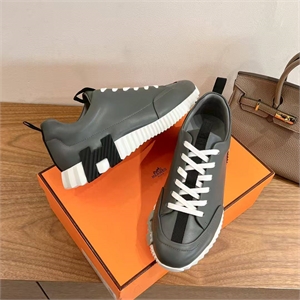 {{productViewItem.photos[photoViewList.activeNavIndex].Alt || productViewItem.photos[photoViewList.activeNavIndex].Description || 'Кроссовки HERMES'}}