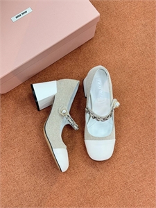 {{productViewItem.photos[photoViewList.activeNavIndex].Alt || productViewItem.photos[photoViewList.activeNavIndex].Description || 'Туфли CHANEL'}}