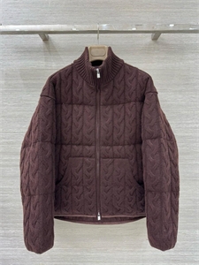 {{productViewItem.photos[photoViewList.activeNavIndex].Alt || productViewItem.photos[photoViewList.activeNavIndex].Description || 'Пуховик BRUNELLO CUCINELLI'}}