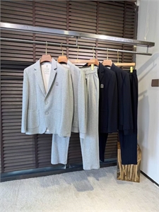 {{productViewItem.photos[photoViewList.activeNavIndex].Alt || productViewItem.photos[photoViewList.activeNavIndex].Description || 'Костюм LP'}}