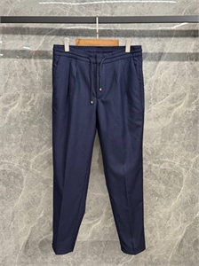 {{productViewItem.photos[photoViewList.activeNavIndex].Alt || productViewItem.photos[photoViewList.activeNavIndex].Description || 'Брюки BC'}}