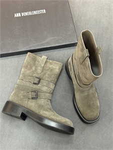 {{productViewItem.photos[photoViewList.activeNavIndex].Alt || productViewItem.photos[photoViewList.activeNavIndex].Description || 'Ботинки'}}