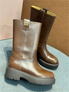 {{productViewItem.photos[photoViewList.activeNavIndex].Alt || productViewItem.photos[photoViewList.activeNavIndex].Description || 'Сапоги MIU MIU'}}