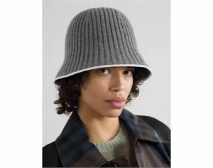 {{productViewItem.photos[photoViewList.activeNavIndex].Alt || productViewItem.photos[photoViewList.activeNavIndex].Description || 'Кашемировая шапка BRUNELLO CUCINELLI'}}