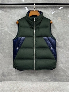 {{productViewItem.photos[photoViewList.activeNavIndex].Alt || productViewItem.photos[photoViewList.activeNavIndex].Description || 'Жилет HERMES'}}