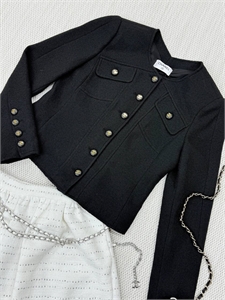 {{productViewItem.photos[photoViewList.activeNavIndex].Alt || productViewItem.photos[photoViewList.activeNavIndex].Description || 'Пиджак CHANEL'}}