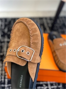 {{productViewItem.photos[photoViewList.activeNavIndex].Alt || productViewItem.photos[photoViewList.activeNavIndex].Description || 'Лоферы HERMES'}}