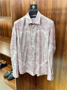 {{productViewItem.photos[photoViewList.activeNavIndex].Alt || productViewItem.photos[photoViewList.activeNavIndex].Description || 'Рубашка  KITON'}}