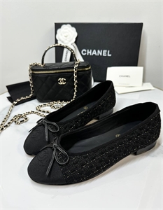 {{productViewItem.photos[photoViewList.activeNavIndex].Alt || productViewItem.photos[photoViewList.activeNavIndex].Description || 'Балетки CHANEL'}}