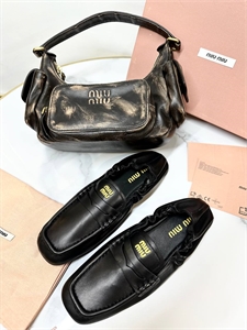 {{productViewItem.photos[photoViewList.activeNavIndex].Alt || productViewItem.photos[photoViewList.activeNavIndex].Description || 'Балетки MIU MIU'}}