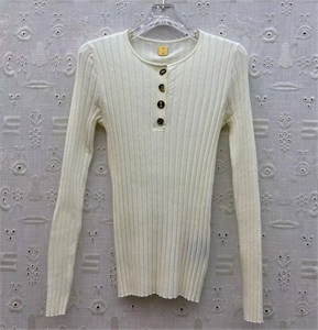 {{productViewItem.photos[photoViewList.activeNavIndex].Alt || productViewItem.photos[photoViewList.activeNavIndex].Description || 'Кофта Schiaparelli'}}