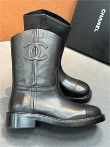 {{productViewItem.photos[photoViewList.activeNavIndex].Alt || productViewItem.photos[photoViewList.activeNavIndex].Description || 'Сапоги CHANEL'}}