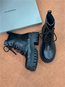 {{productViewItem.photos[photoViewList.activeNavIndex].Alt || productViewItem.photos[photoViewList.activeNavIndex].Description || 'Ботинки BALENCIAGA'}}