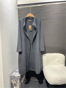 {{productViewItem.photos[photoViewList.activeNavIndex].Alt || productViewItem.photos[photoViewList.activeNavIndex].Description || 'Пальто LORO PIANA'}}