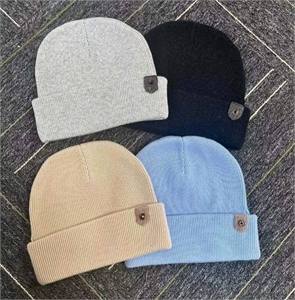 {{productViewItem.photos[photoViewList.activeNavIndex].Alt || productViewItem.photos[photoViewList.activeNavIndex].Description || 'Шапка BRUNELLO CUCINELLI'}}