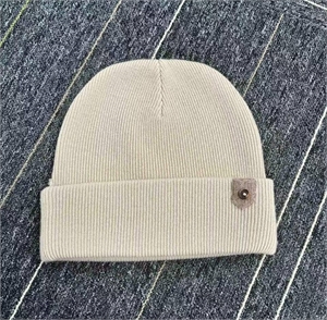 {{productViewItem.photos[photoViewList.activeNavIndex].Alt || productViewItem.photos[photoViewList.activeNavIndex].Description || 'Шапка BRUNELLO CUCINELLI'}}