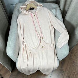 {{productViewItem.photos[photoViewList.activeNavIndex].Alt || productViewItem.photos[photoViewList.activeNavIndex].Description || 'Костюм LORO PIANA'}}