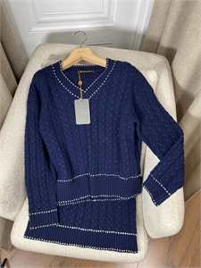 {{productViewItem.photos[photoViewList.activeNavIndex].Alt || productViewItem.photos[photoViewList.activeNavIndex].Description || 'Костюм LORO PIANA'}}