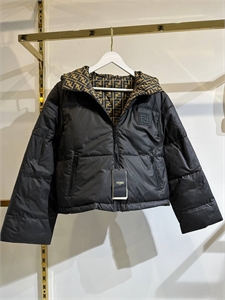 {{productViewItem.photos[photoViewList.activeNavIndex].Alt || productViewItem.photos[photoViewList.activeNavIndex].Description || 'Двухсторонняя куртка FENDI'}}