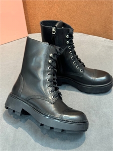 {{productViewItem.photos[photoViewList.activeNavIndex].Alt || productViewItem.photos[photoViewList.activeNavIndex].Description || 'Ботинки MIU MIU'}}