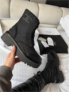 {{productViewItem.photos[photoViewList.activeNavIndex].Alt || productViewItem.photos[photoViewList.activeNavIndex].Description || 'Ботинки CELINE'}}