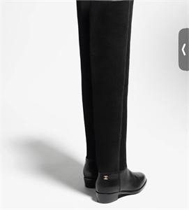 {{productViewItem.photos[photoViewList.activeNavIndex].Alt || productViewItem.photos[photoViewList.activeNavIndex].Description || 'Сапоги CHANEL'}}