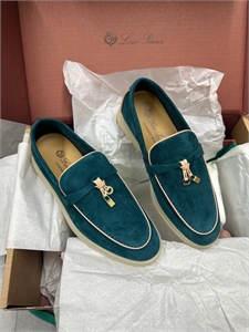 {{productViewItem.photos[photoViewList.activeNavIndex].Alt || productViewItem.photos[photoViewList.activeNavIndex].Description || 'Лоферы LORO PIANA'}}