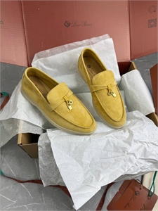 {{productViewItem.photos[photoViewList.activeNavIndex].Alt || productViewItem.photos[photoViewList.activeNavIndex].Description || 'Лоферы LORO PIANA'}}