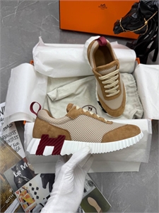 {{productViewItem.photos[photoViewList.activeNavIndex].Alt || productViewItem.photos[photoViewList.activeNavIndex].Description || 'Кроссовки HERMES'}}