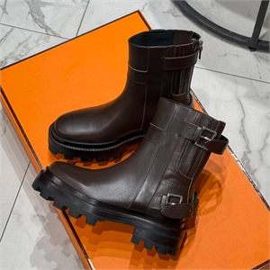 {{productViewItem.photos[photoViewList.activeNavIndex].Alt || productViewItem.photos[photoViewList.activeNavIndex].Description || 'Ботинки HERMES'}}