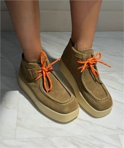 {{productViewItem.photos[photoViewList.activeNavIndex].Alt || productViewItem.photos[photoViewList.activeNavIndex].Description || 'Ботинки MIU MIU'}}