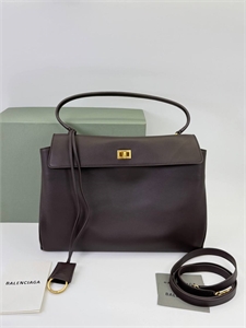 {{productViewItem.photos[photoViewList.activeNavIndex].Alt || productViewItem.photos[photoViewList.activeNavIndex].Description || 'Сумка BALENCIAGA'}}