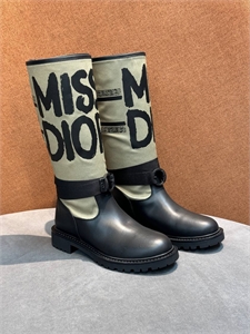 {{productViewItem.photos[photoViewList.activeNavIndex].Alt || productViewItem.photos[photoViewList.activeNavIndex].Description || 'Сапоги DIOR'}}