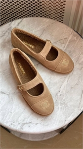 {{productViewItem.photos[photoViewList.activeNavIndex].Alt || productViewItem.photos[photoViewList.activeNavIndex].Description || 'Балетки CHANEL'}}