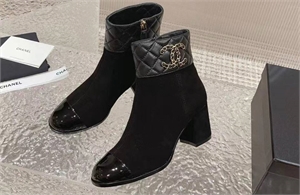 {{productViewItem.photos[photoViewList.activeNavIndex].Alt || productViewItem.photos[photoViewList.activeNavIndex].Description || 'Ботинки CHANEL'}}