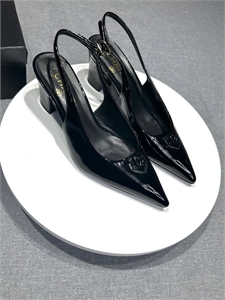 {{productViewItem.photos[photoViewList.activeNavIndex].Alt || productViewItem.photos[photoViewList.activeNavIndex].Description || 'Туфли CHANEL'}}