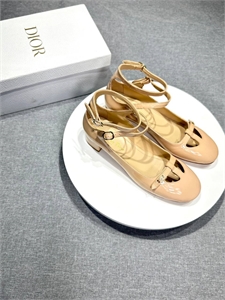 {{productViewItem.photos[photoViewList.activeNavIndex].Alt || productViewItem.photos[photoViewList.activeNavIndex].Description || 'Туфли DIOR'}}